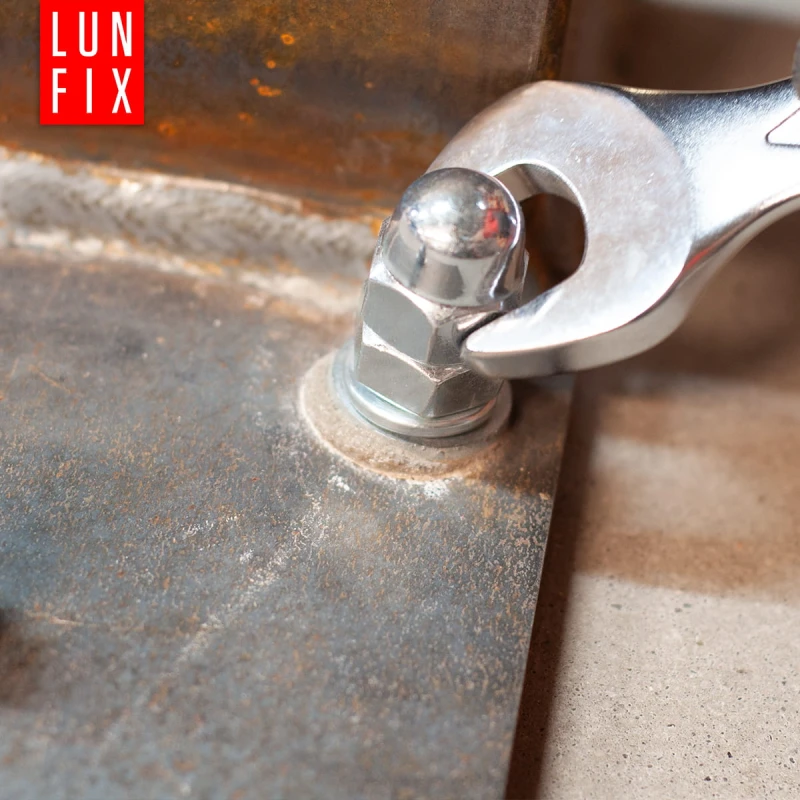 Nakrętka kołpakowa nierdzewna M4 DIN 1587 stal A2 1000szt.