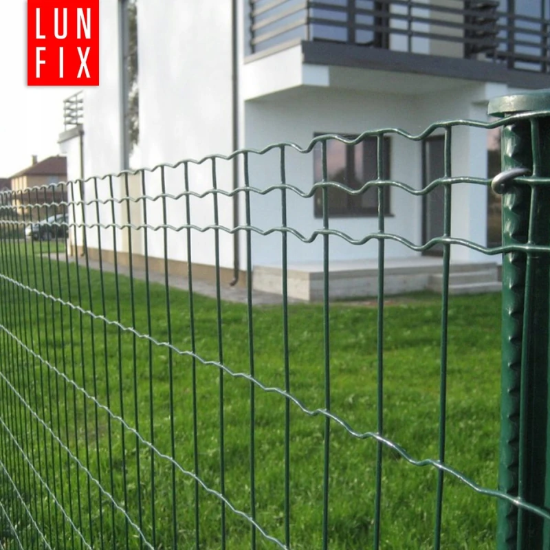 Zelené svařované plotové pletivo s PVC povlakem, oko 100x50 mm, drát Ø2,5 mm, výška 1,8 m, role 25 m – premium