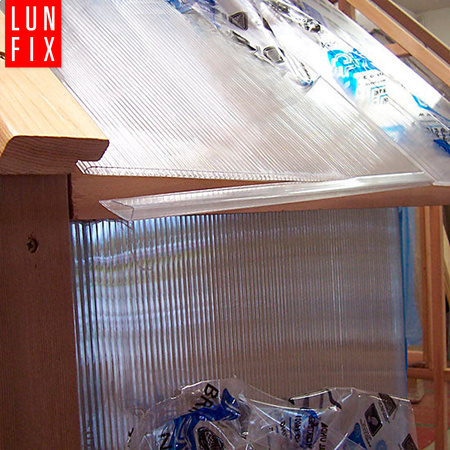 Komůrkový polykarbonát 4 mm čirý 695x1500 mm