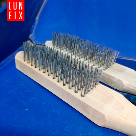 Ruční dřevěný drátěný kartáč 4 řady 27 cm