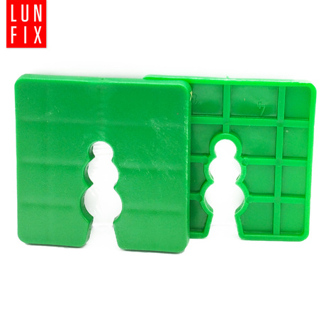 Distanční podložka 50x50x4mm 50 ks.