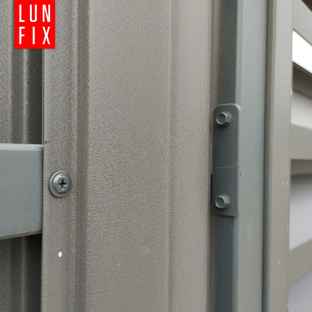 Příchytka typu T na plotové panely zelená 1ks.